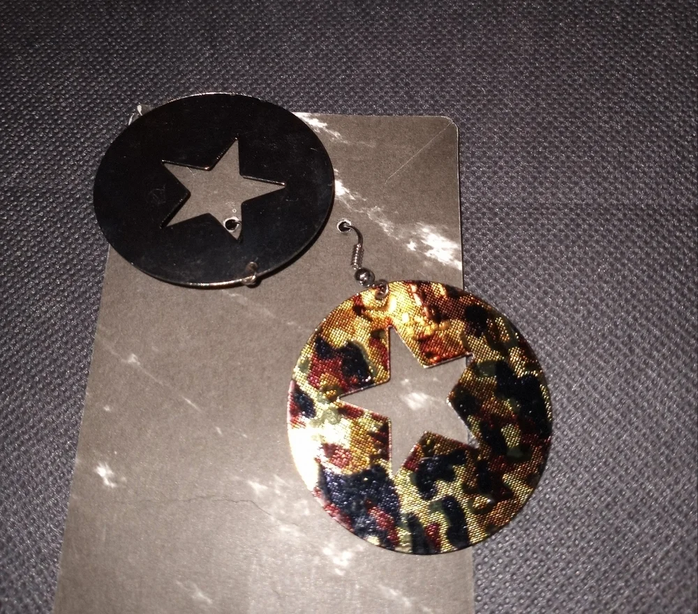 Star cutout Camouflage dangle earrings